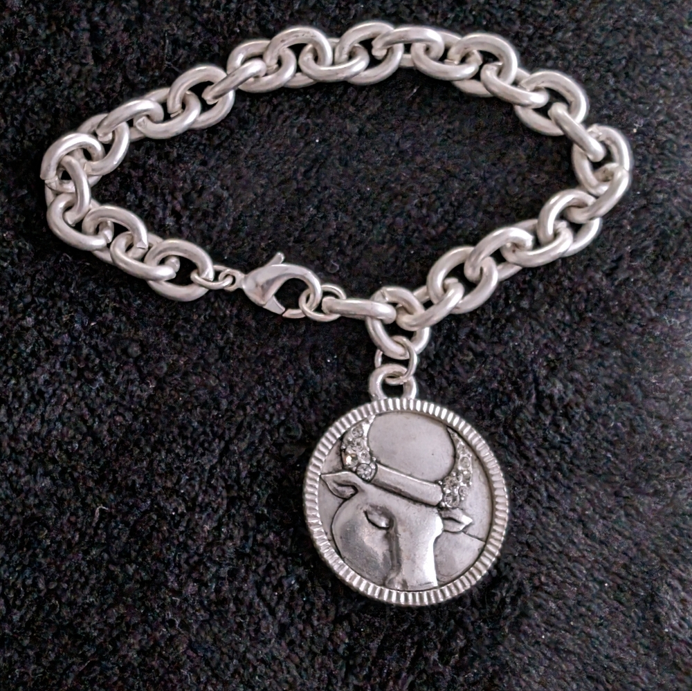 Silvertone Taurus 🐂 Charm Bracelet.